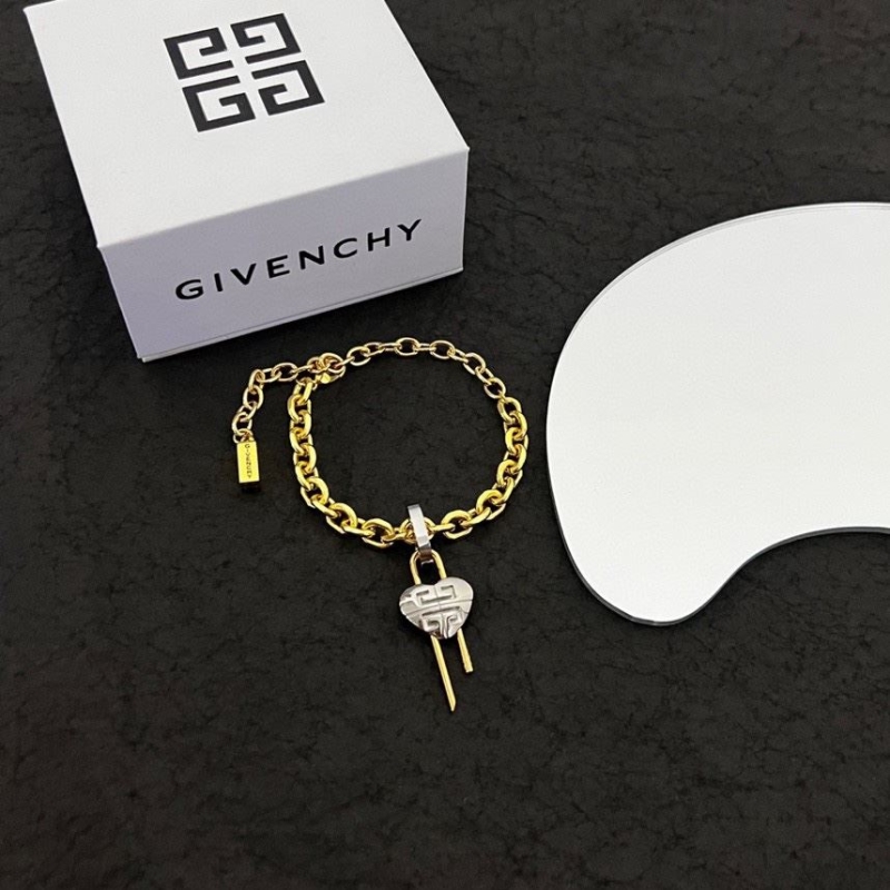 GIVENCHY